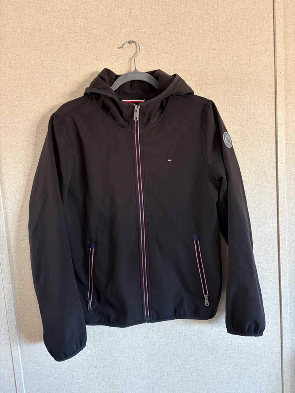 Tommy Hilfiger Black Hooded Softshell Jacket Mens XS Lightweight Zip Up Sporty